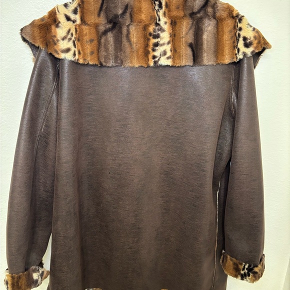 Vintage 90s reversible Brown Faux Fur Coat with Animal Print Lining - Picture 9 of 12